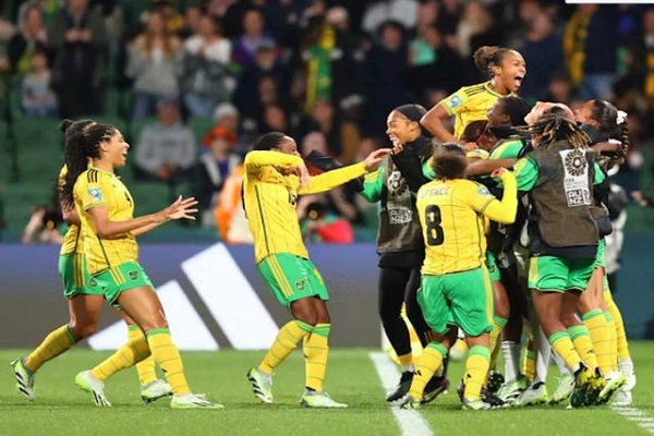 為什么世界杯和歐洲杯等國(guó)際足球比賽只有四年一次？